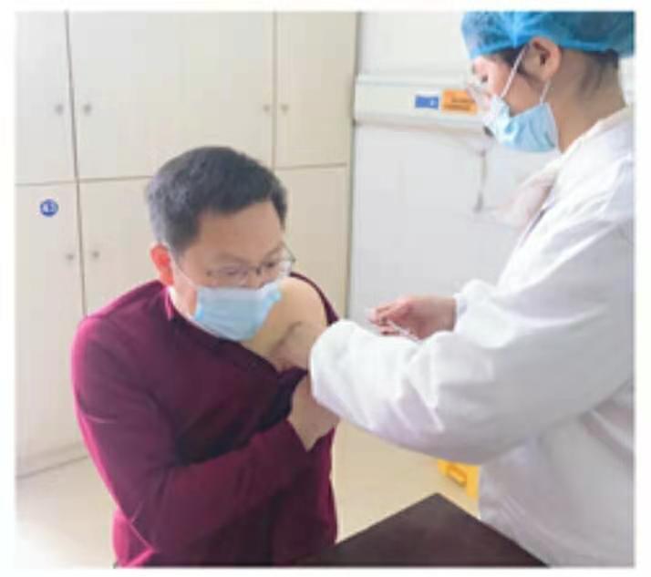 祁阳一中教师积极参与新冠疫苗接种