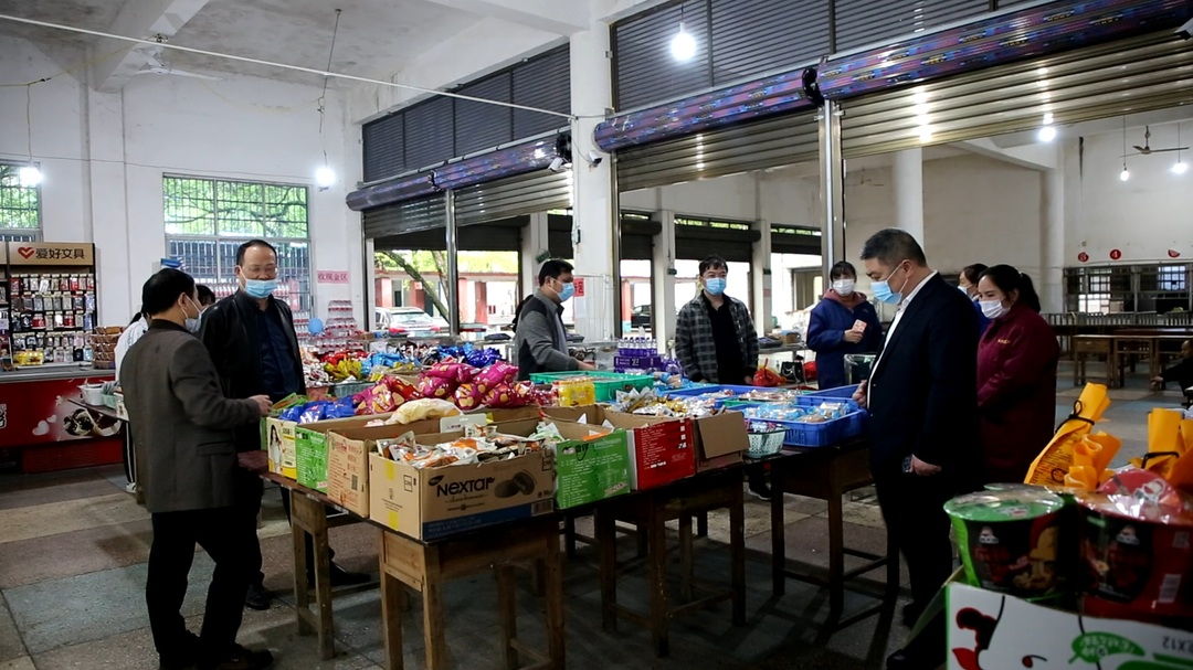 市监局突击检查学校食品安全情况