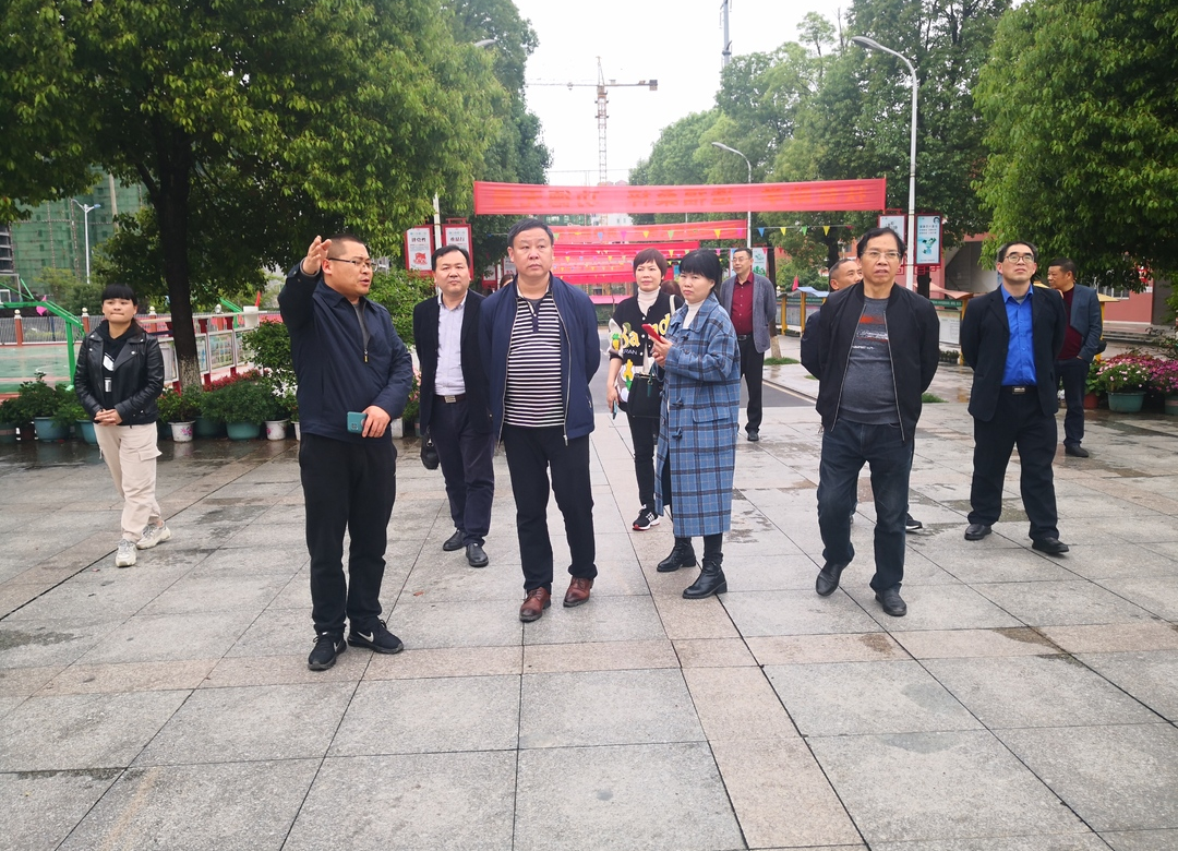 长虹街道明德小学又迎来了参观团队