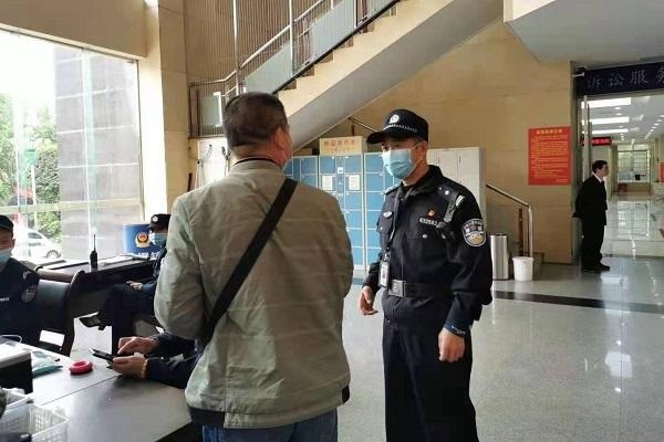 【我为群众办实事】小举动暖人心 法警及时找回身份证失主