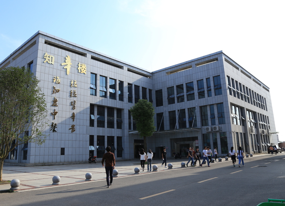 二、特色专业群建设