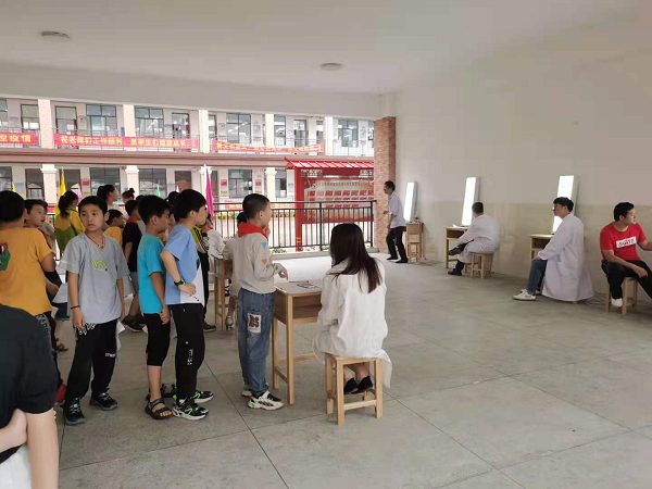 祁阳大众完小:免费体检进校园 护航学生促成长