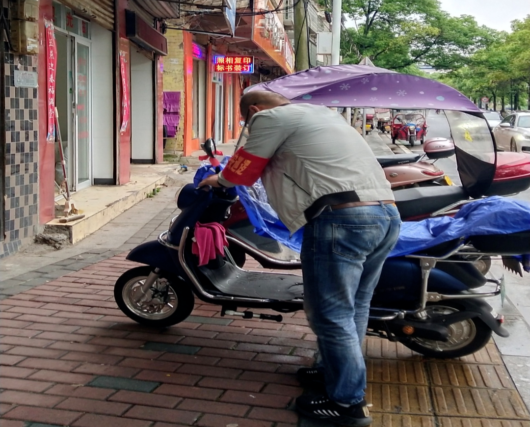 祁阳水司开展志愿服务进社区活动