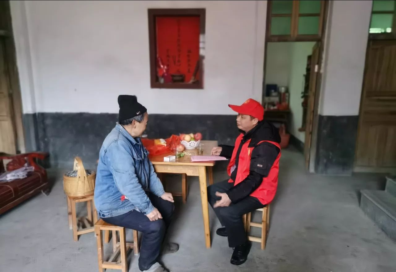 “幸福来敲门、安全进万家”  桥头乡人大代表在行动