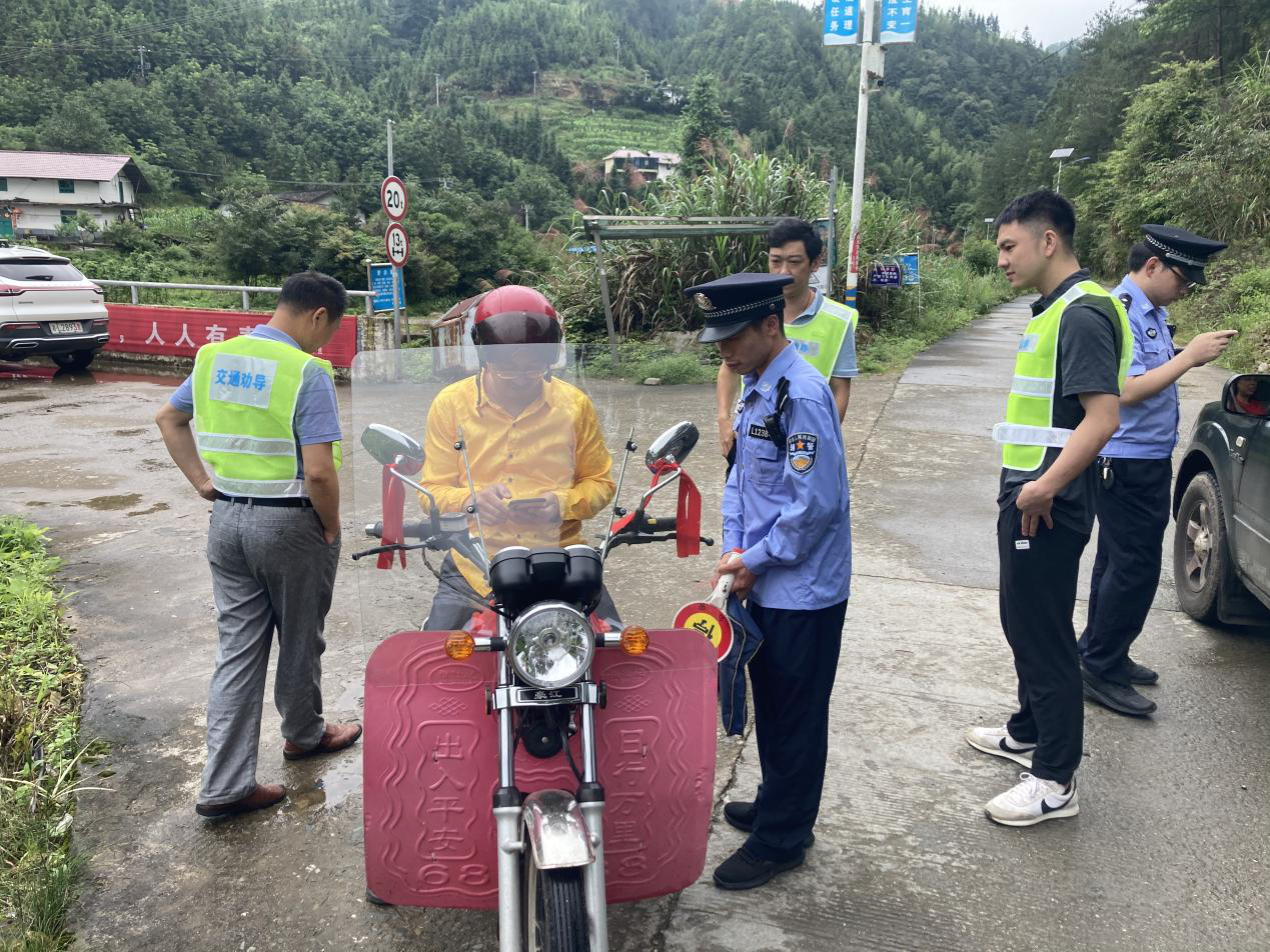 青山乡：整治交通顽瘴痼疾 确保道路交通安全