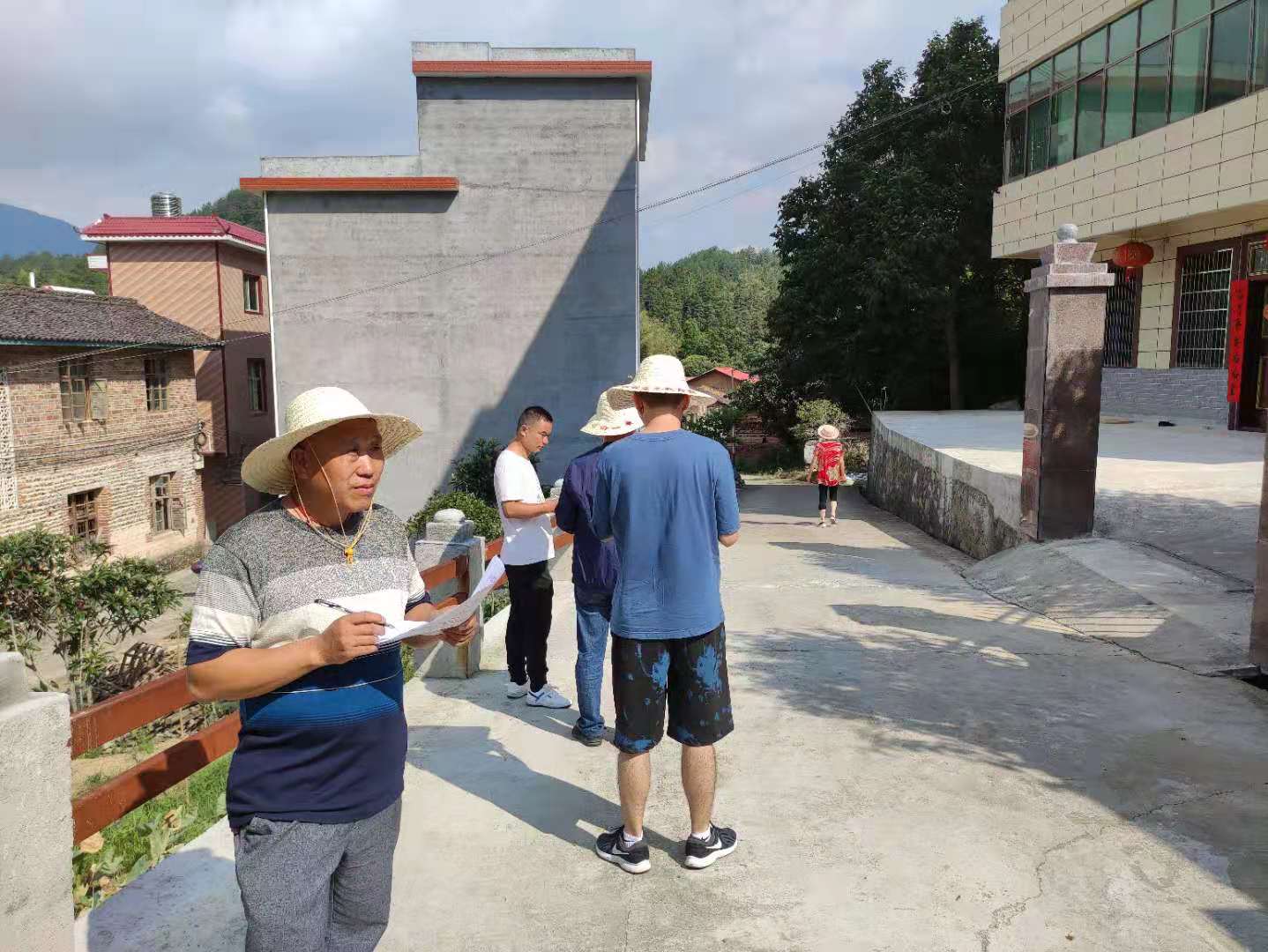暖水镇组织开展环境卫生交叉检查