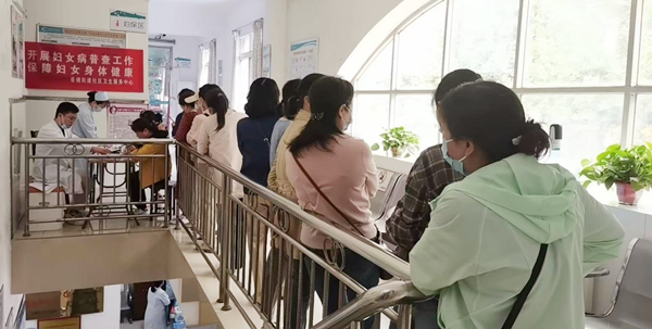 岳塘街道社区卫生服务中心开展妇科病普查工作