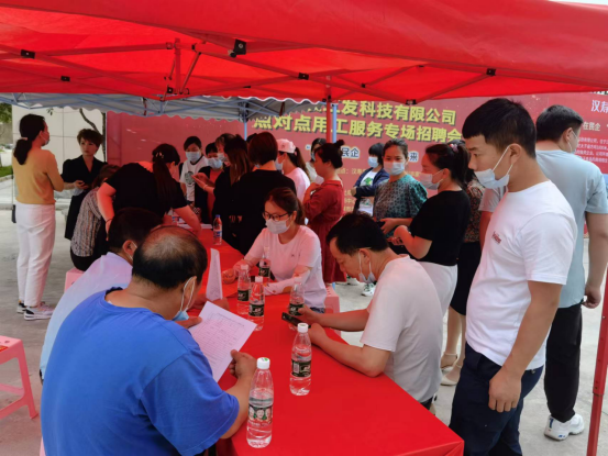 毛家滩回维乡：助力群众就近务工、企业高效招工
