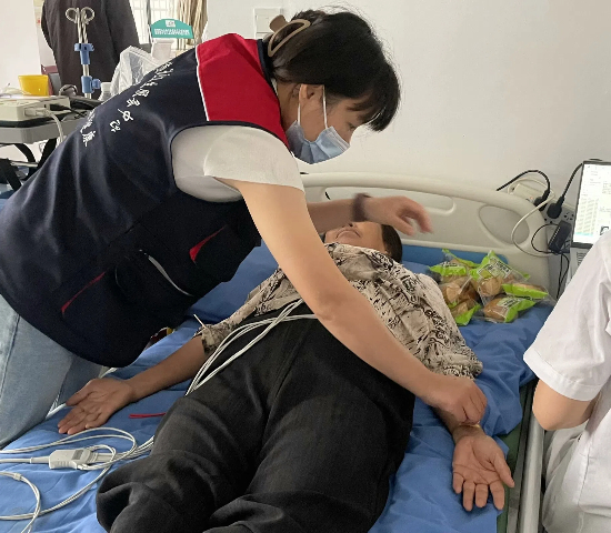 荷塘街道?社區(qū)衛(wèi)生服務中心：下鄉(xiāng)體檢為居民健康保駕護航