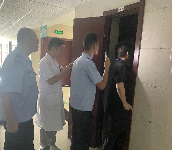 荷塘街道社区卫生服务中心联合荷塘派出所开展非法安装虚拟拨号设备隐患排查