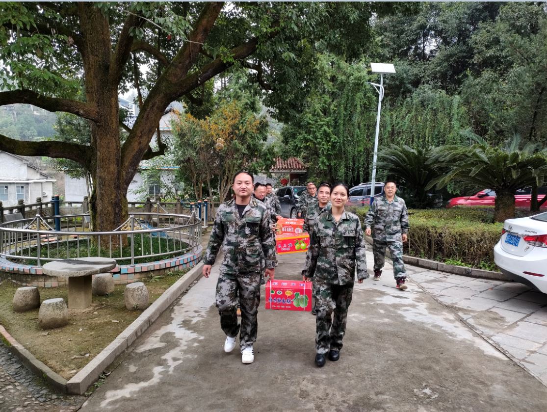 瑞塔铺镇走访慰问光荣院退伍老兵