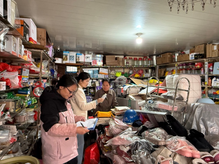 三角坪社區(qū)開展危險化學品安全隱患排查