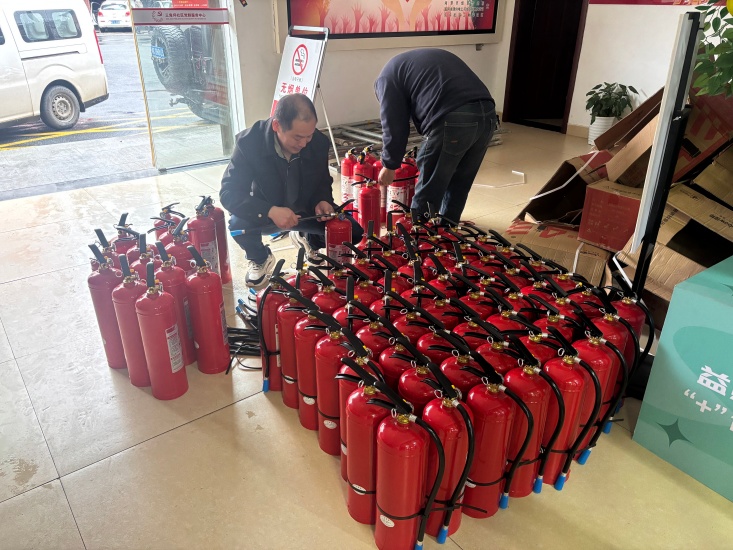 筑牢消防安全屏障 三角坪社區(qū)全面更換滅火器