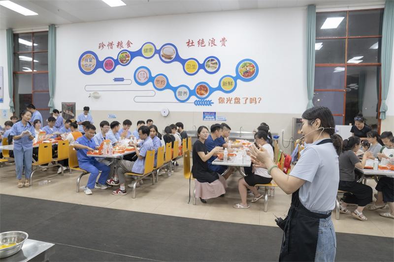 江南工业集团开展“情满中秋，共迎国庆”职工月饼DIY活动