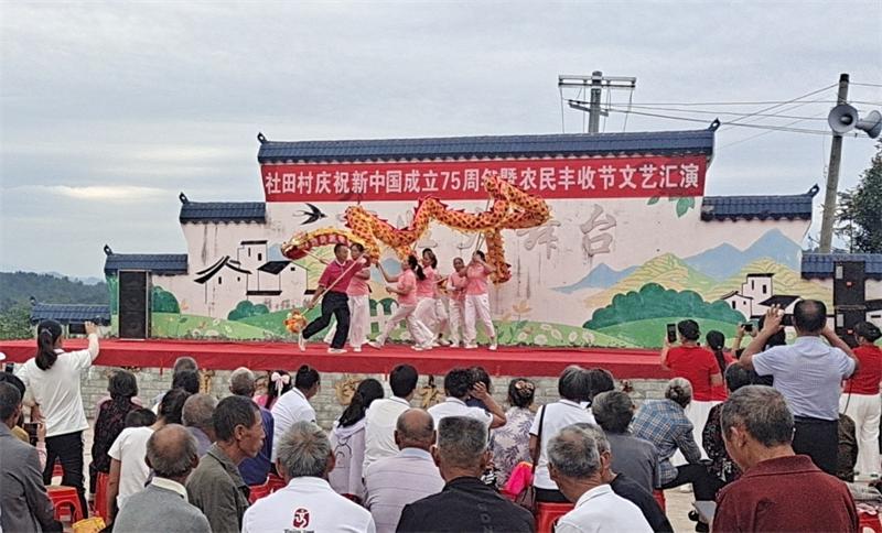 江南工业集团联合社田村举办农民丰收节文艺汇演