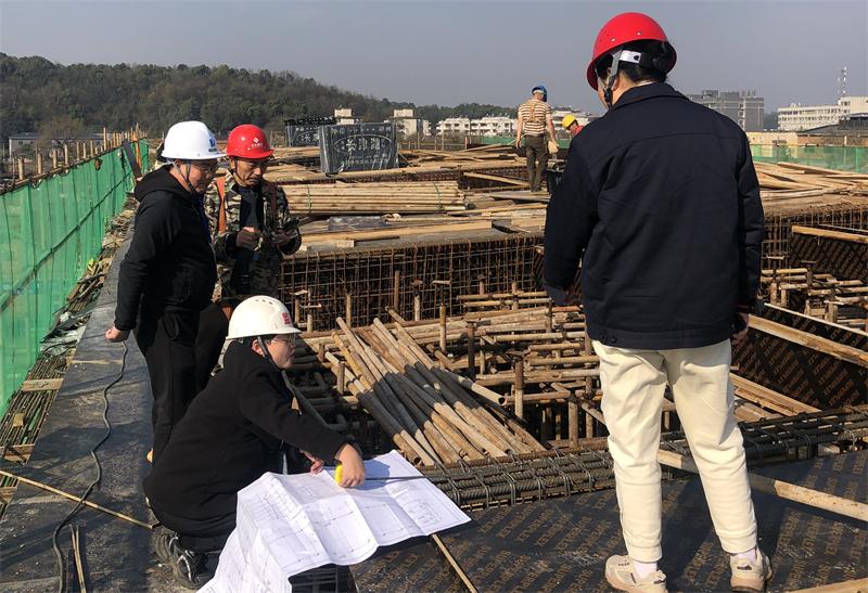江南工业集团智能仓储现代化立体库封顶