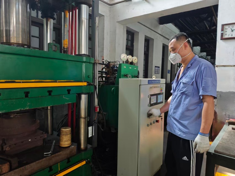 双节“不打烊”！江南工业集团1600余人次突击生产