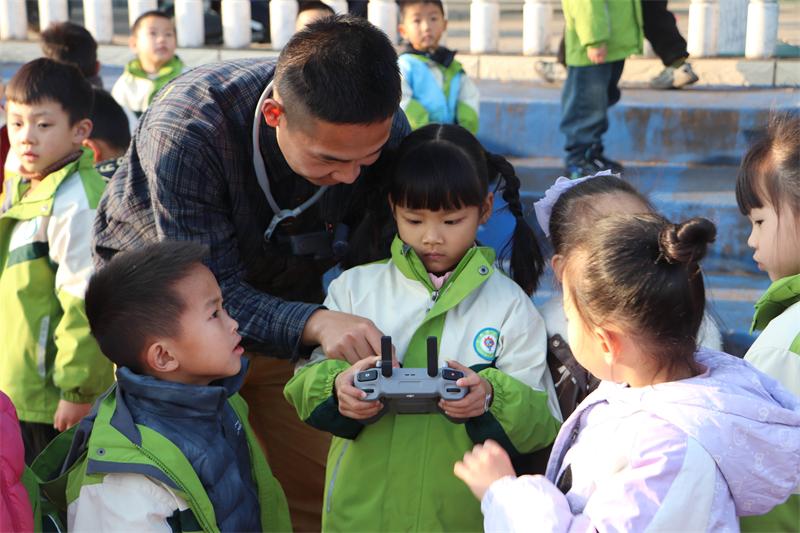 江南幼儿园开展国防教育主题实践活动