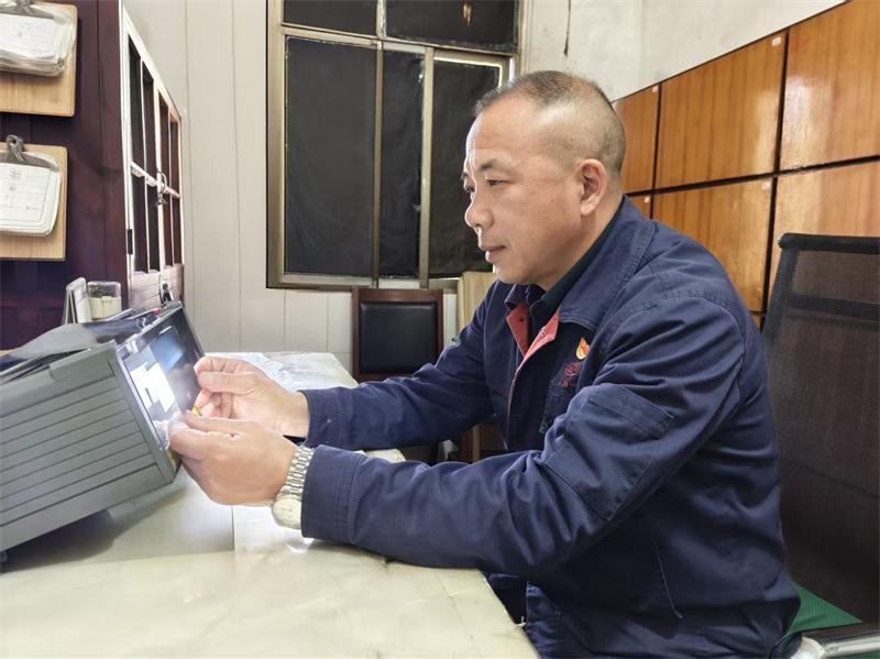 坚守无损检测战线三十载的实干先锋——记江南工业集团劳动模范周伟武