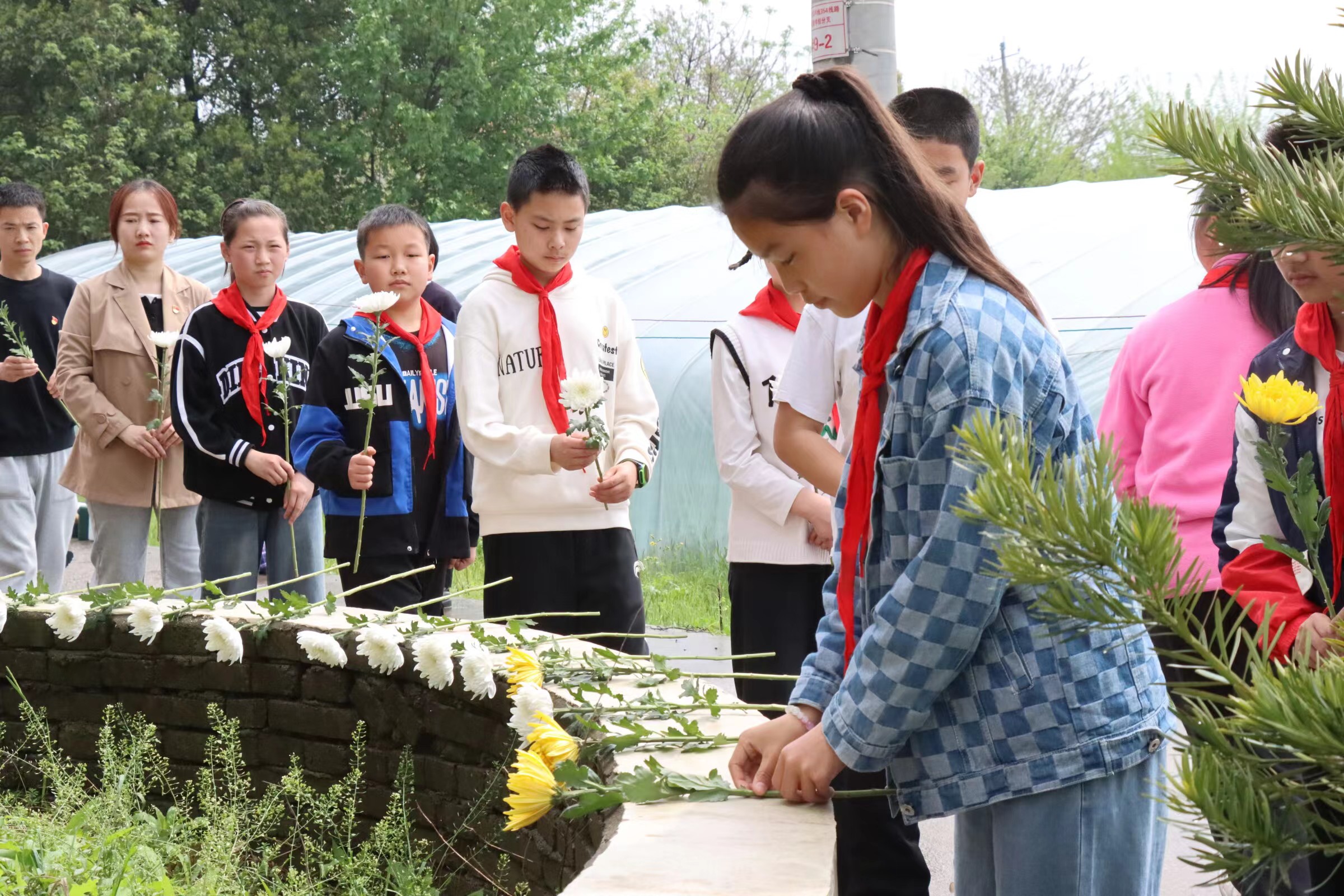 武陵区芦荻山乡社木铺小学开展“我们的节日·清明”系列活动
