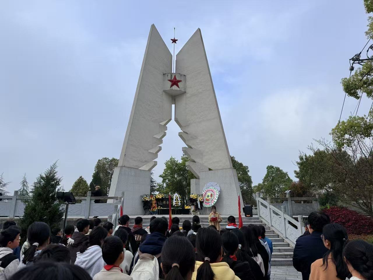 缅怀先烈伟绩 传承红色基因