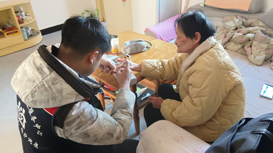 书院路街道社区卫生服务中心组织全科规培生开展入户访视活动