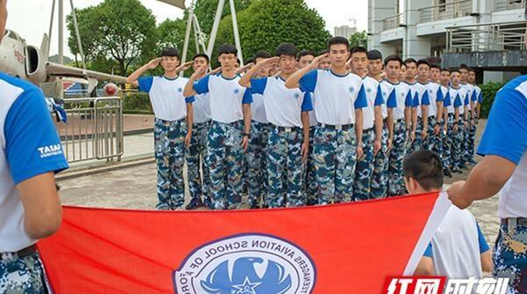郴州永兴：童星学校一名初中生通过空军青少年航空学校定选