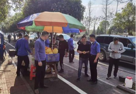 永兴便江街道：刚柔并济根治马路市场“顽瘴痼疾”