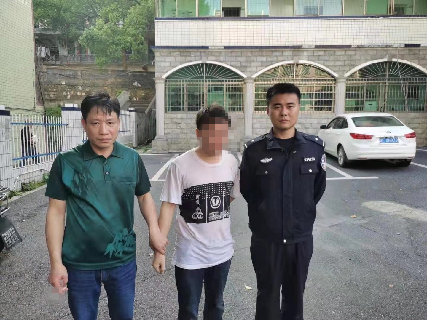 【学党史办实事】永兴警种配合  警民合作跳水救人