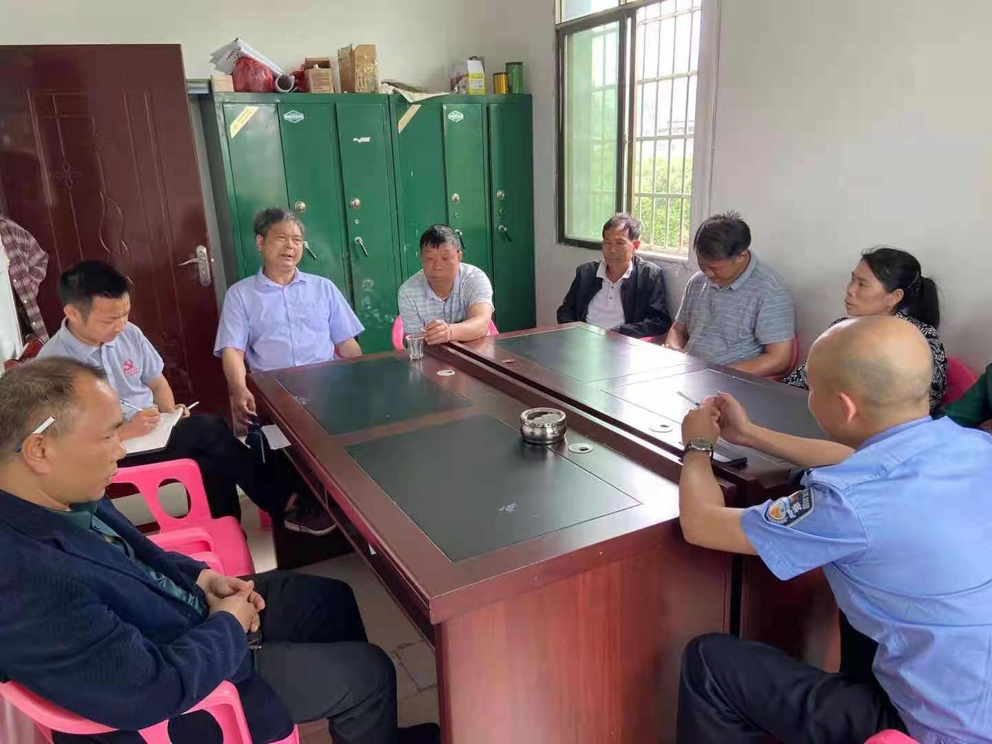 永兴：修葺祖坟引纠纷 民警耐心化矛盾