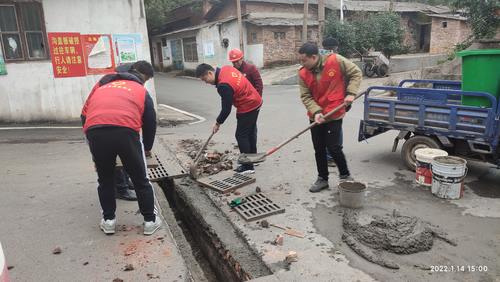 晓塘社区携手市应急管理局开展修复盖板行动
