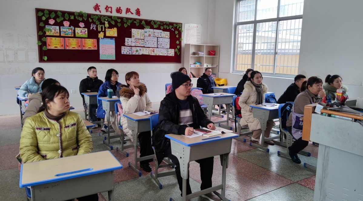武陵区芦荻山乡三村小学：开展消防安全知识培训活动