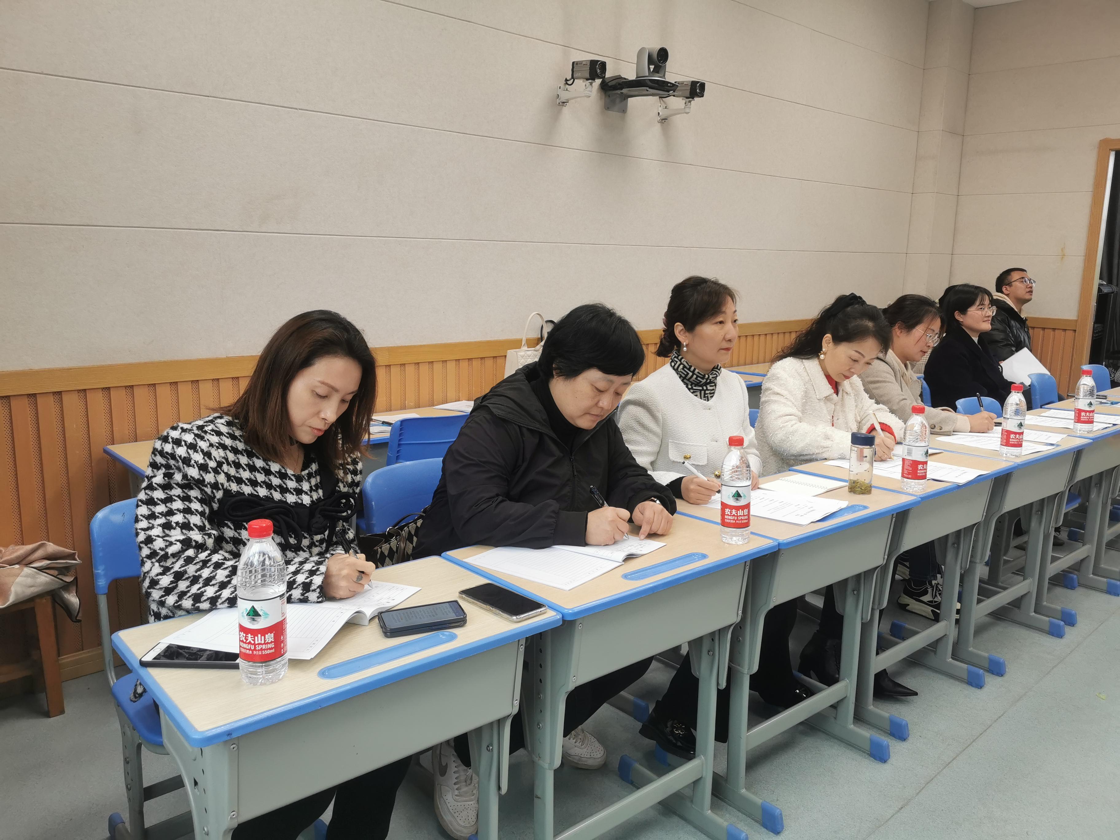 坊室联合开展小学道德与法治线下课例研讨