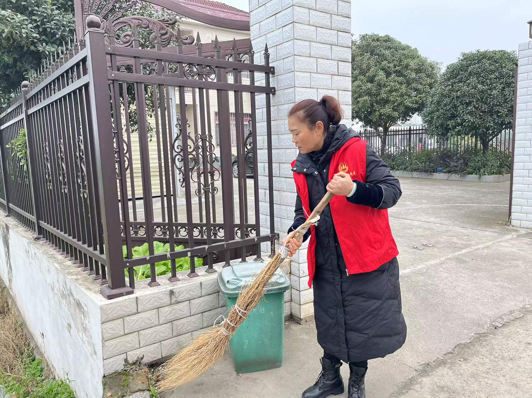 东江街道白龙社区平凡生活里的不平凡的人