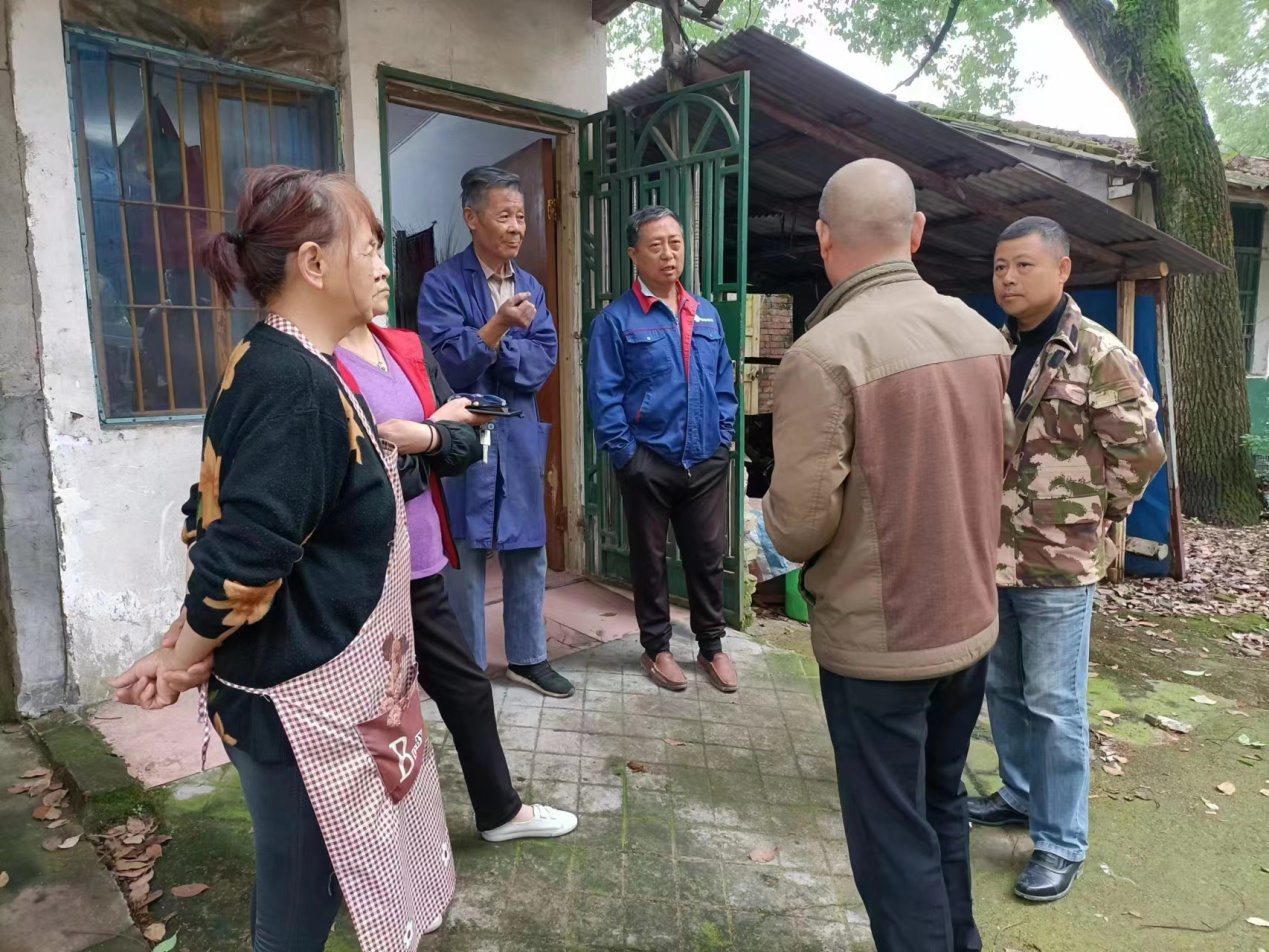 “自找房源+政府联系” 东江街道多渠道开展危房居民搬离工作