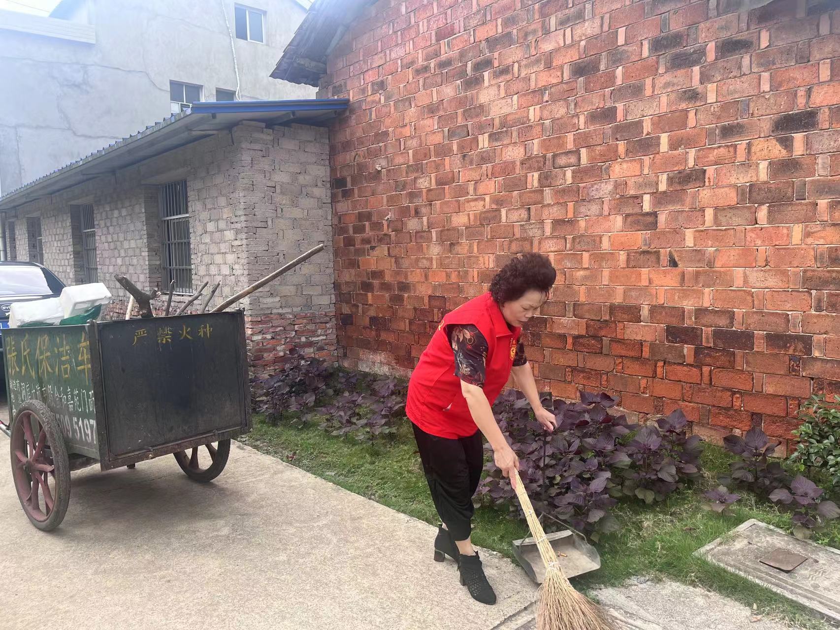 新时代文明实践耀武陵|武陵区东江街道新坪社区：老党员退而不休 为社区建言献策