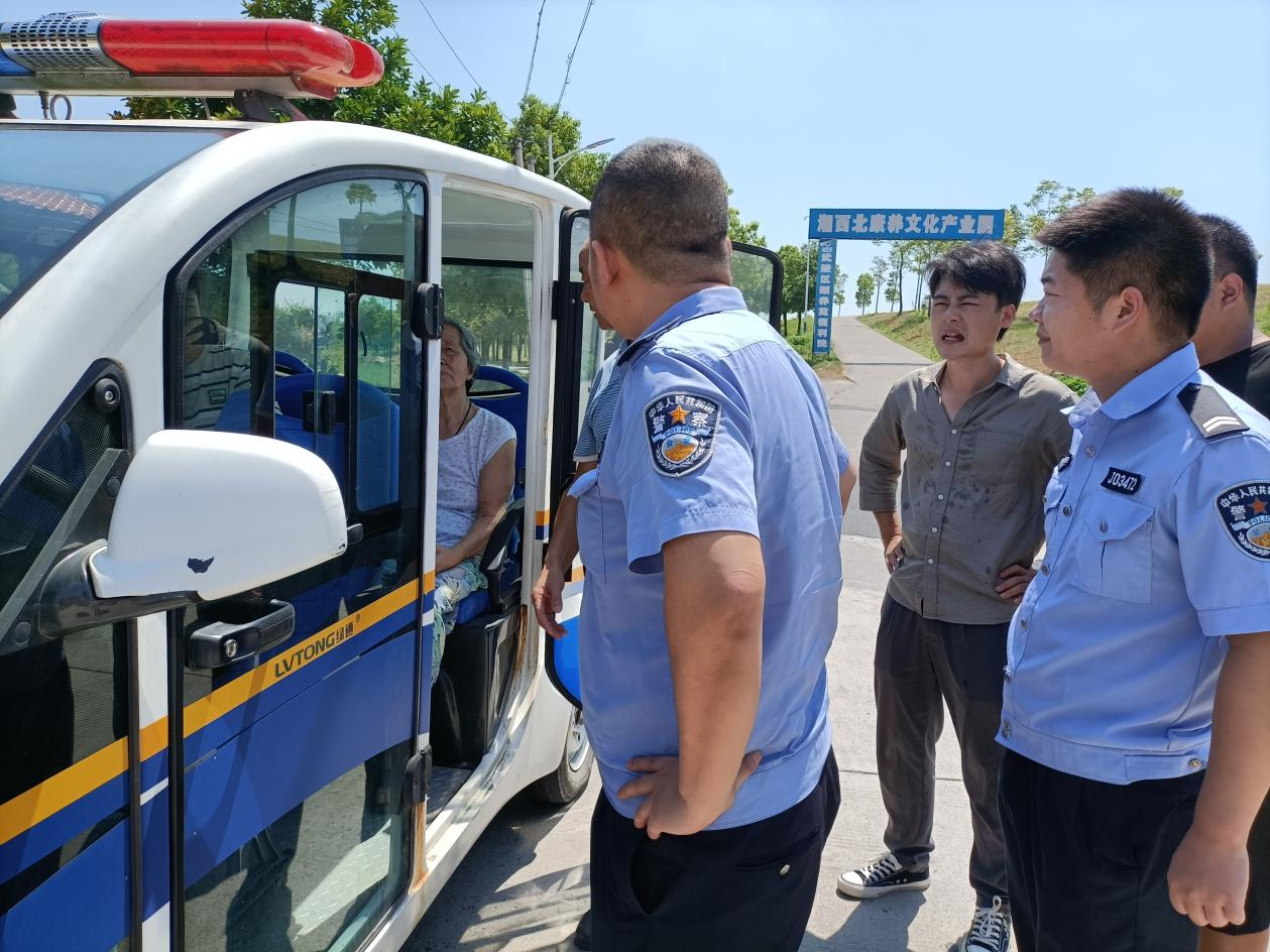 炎炎夏日老人意外走失，东江街道关天坪社区网格员冒着酷暑迅速找回