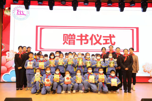 暖心书籍进校园，欢乐同行庆元旦