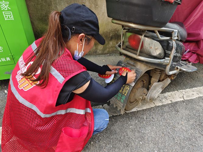 書院路街道溫馨提示：“您的愛(ài)車該上牌了！”