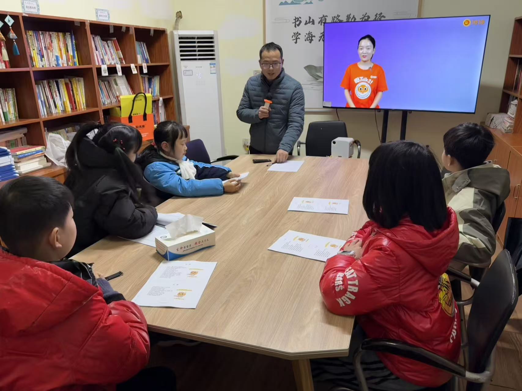 曉塘社區(qū)：黨員教師公益課堂點亮少兒寒假