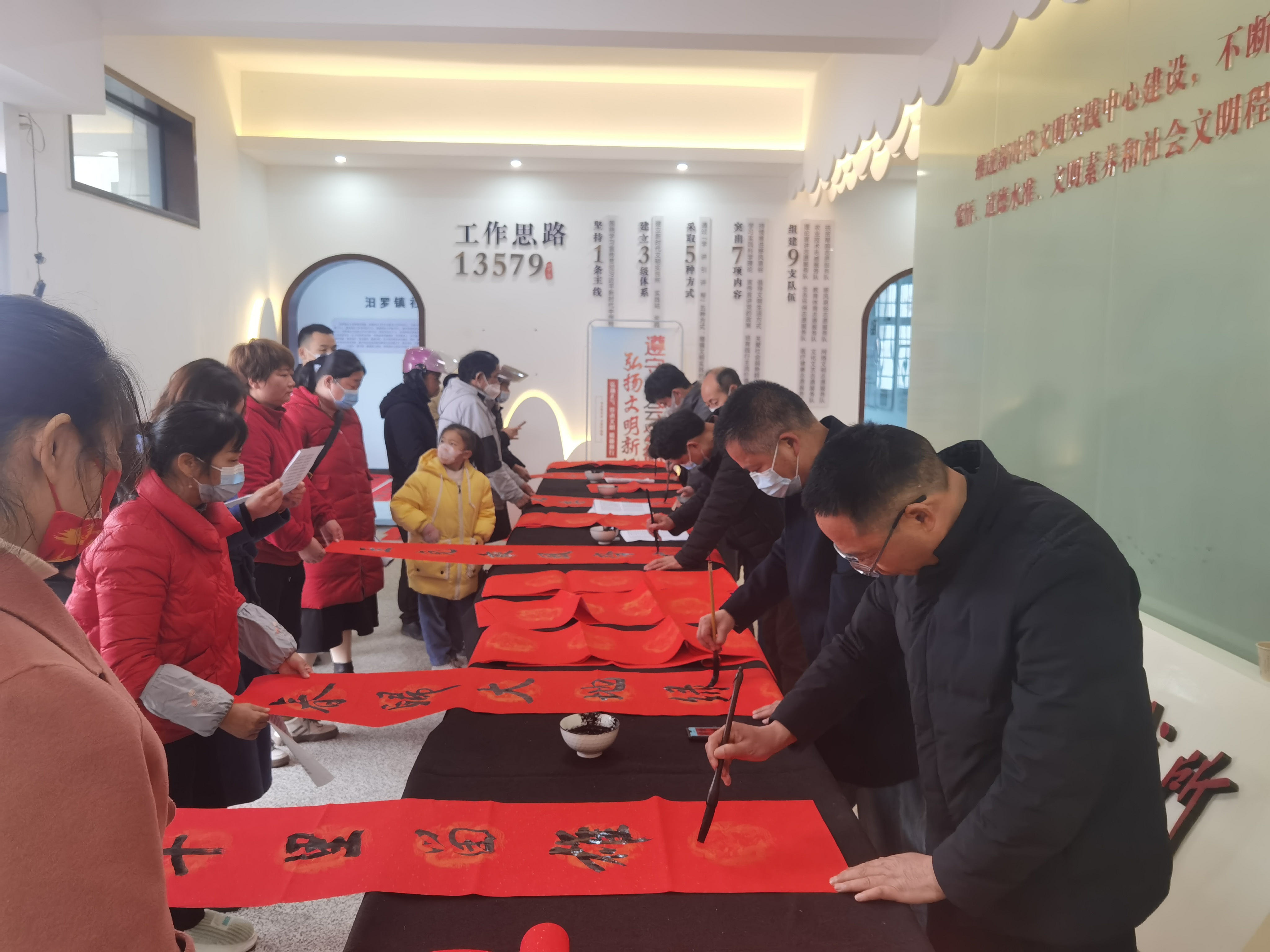 汨罗镇：开展“学习二十大 送福送春联”文艺志愿服务活动