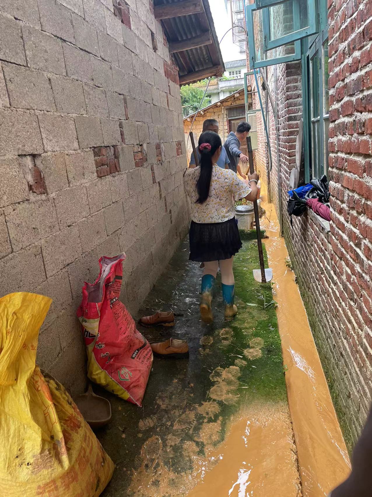 沤江镇琴山社区：应急抢险暖民心
