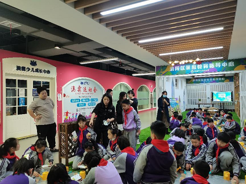 武陵区紫菱小学：三月春风暖 雷锋伴我行