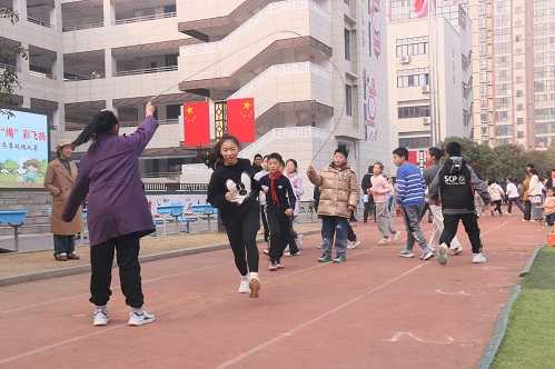 武陵区紫菱小学开展跳绳比赛活动