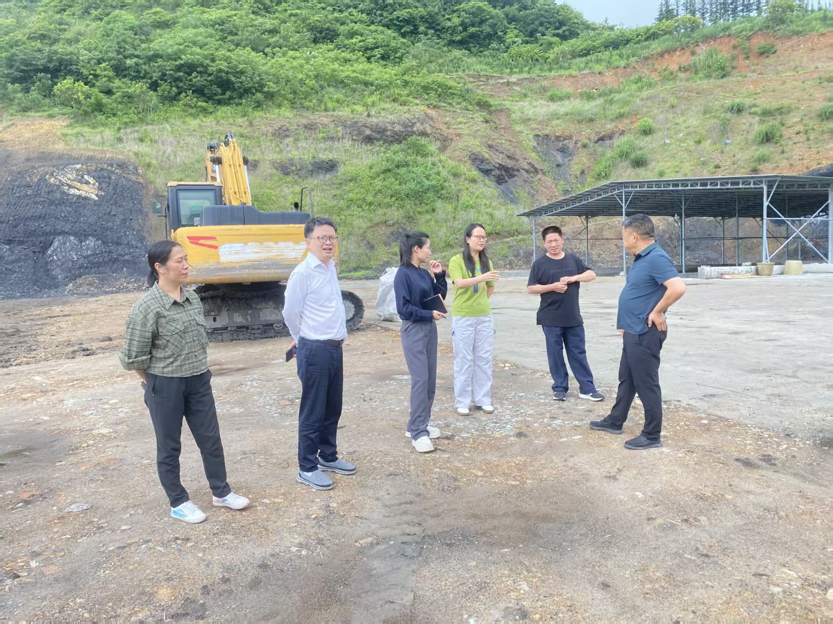 市县专家强联动技术下乡解难题