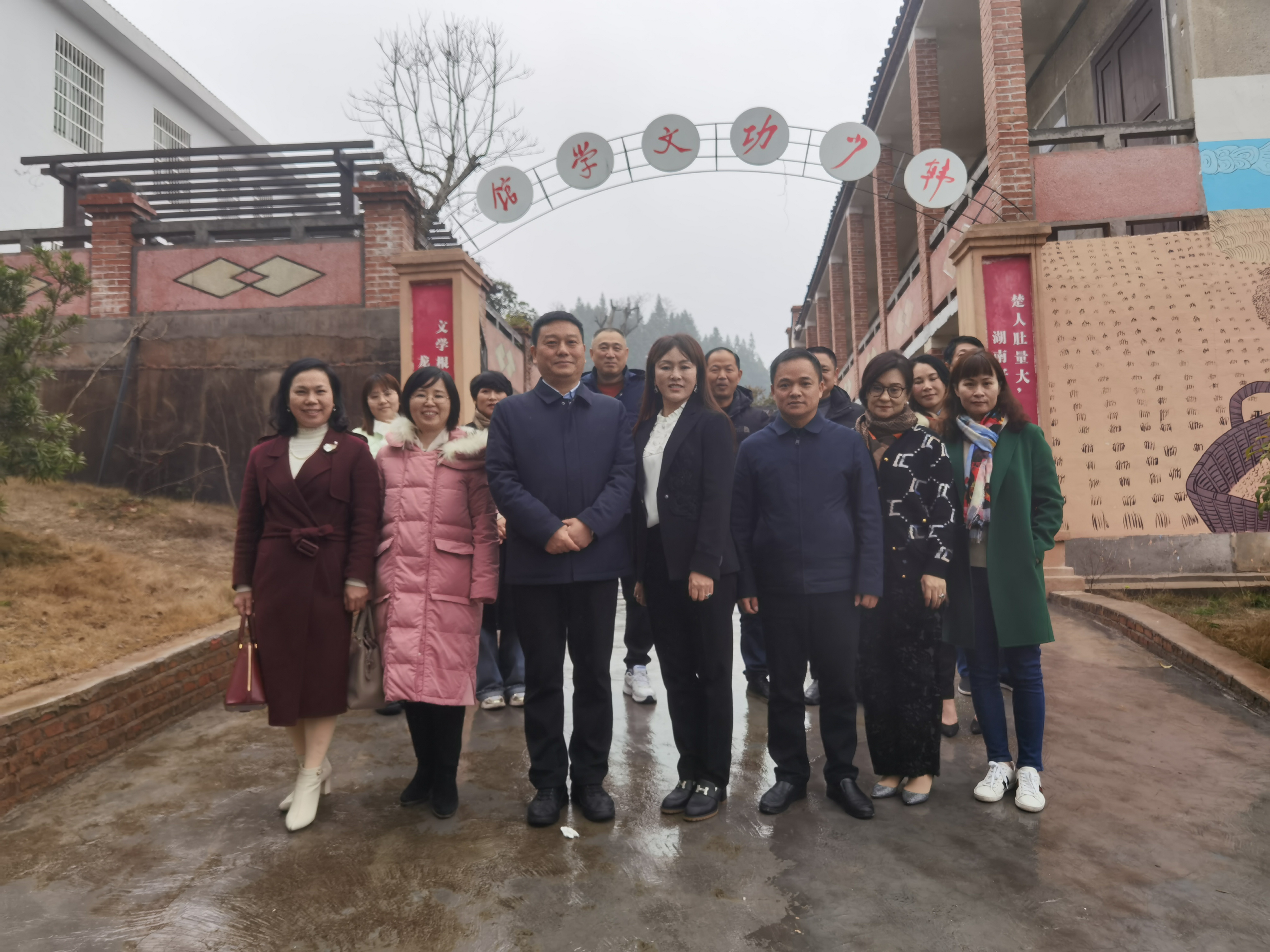 李佳琦爱心公益团队到三江镇开展公益调研活动