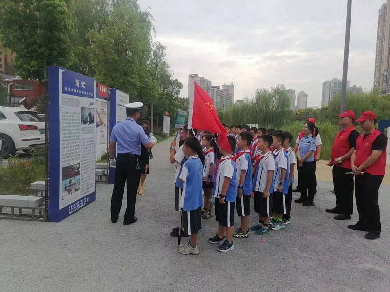 武陵区第五小学开展“开学第一课”交通安全宣传教育活动
