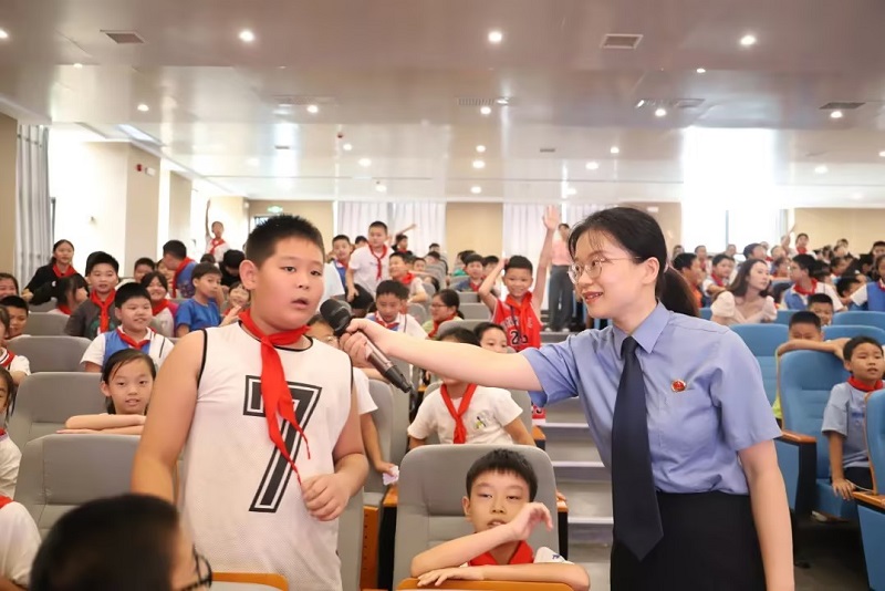 武陵区第五小学开展“开学第一课：法治进校园”活动