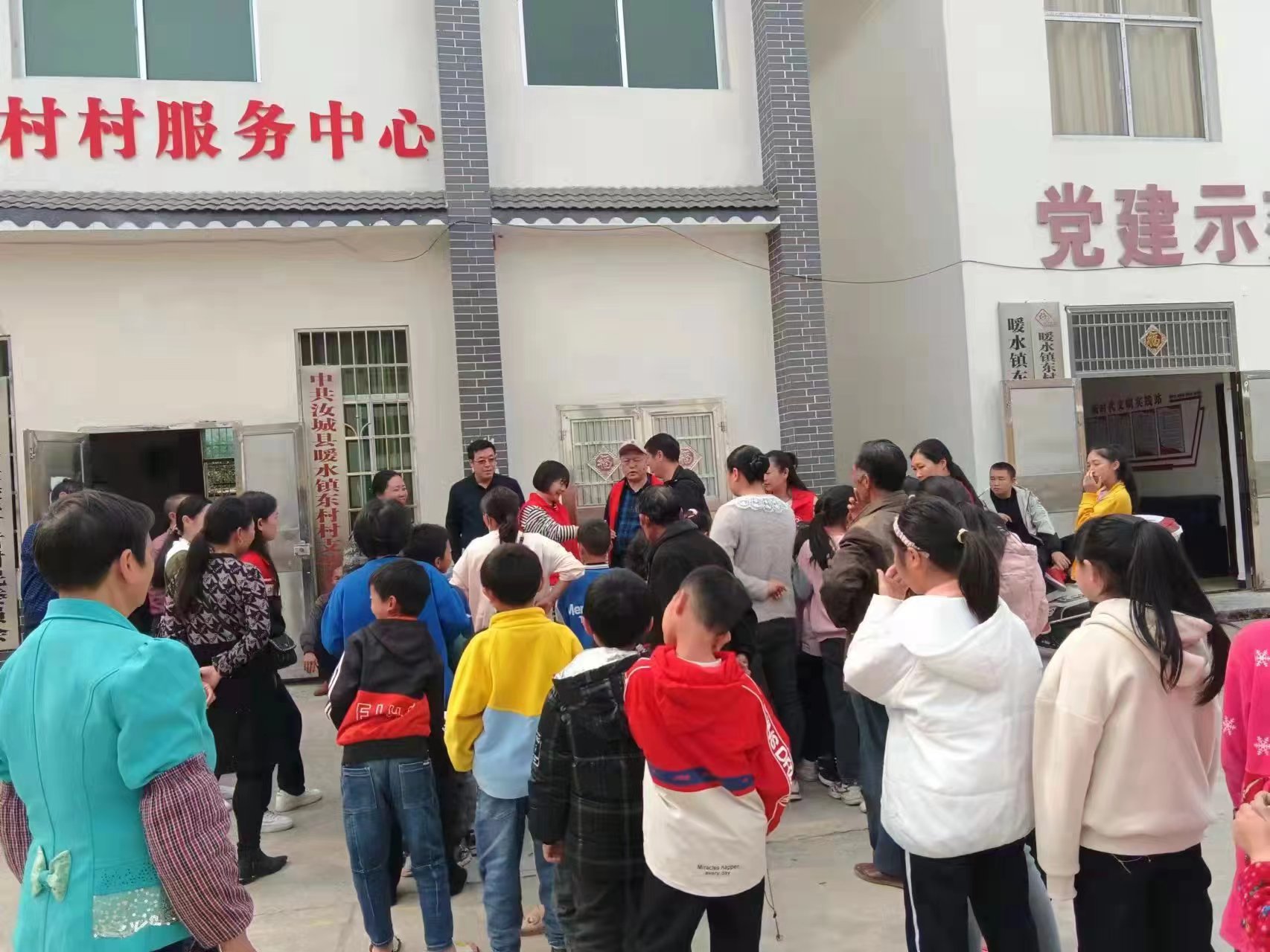 暖水镇：爱心助学暖人心 关心关怀助成长