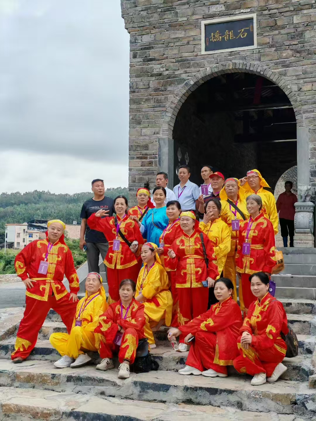 花塘乡：龙狮争霸赛引客来 全员服务助乡村振兴